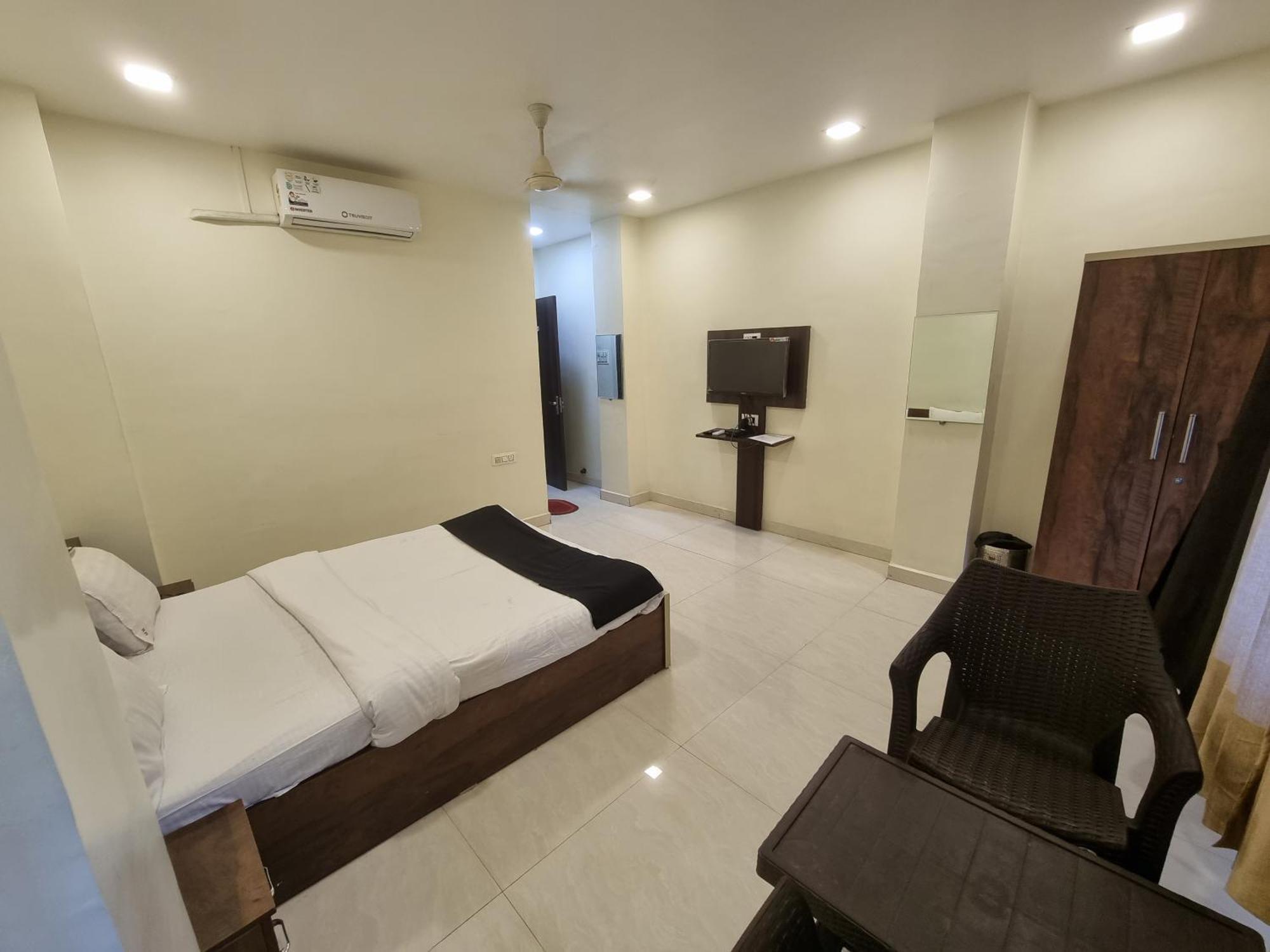 The Living Space Lonavala Exteriér fotografie