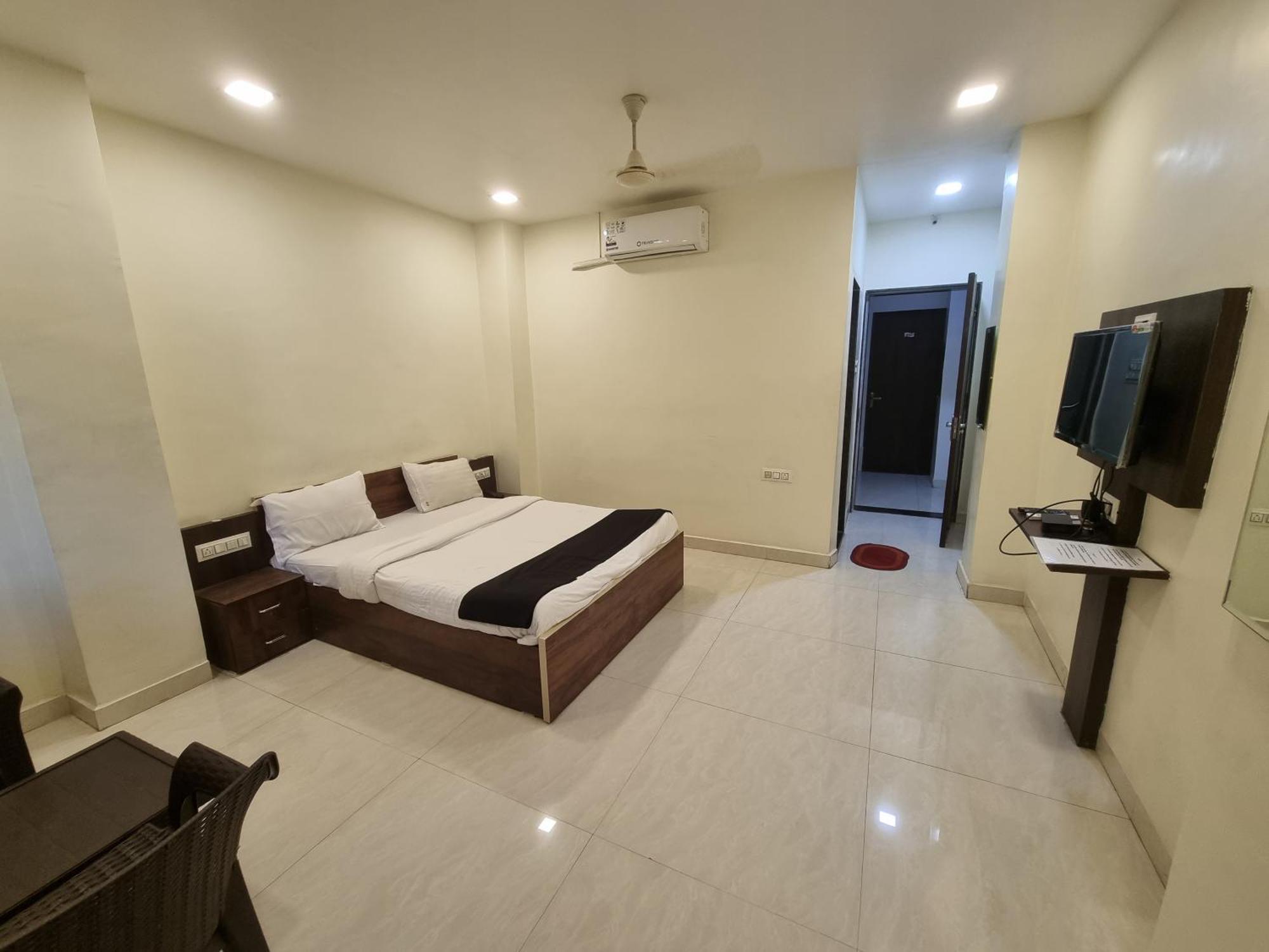 The Living Space Lonavala Exteriér fotografie