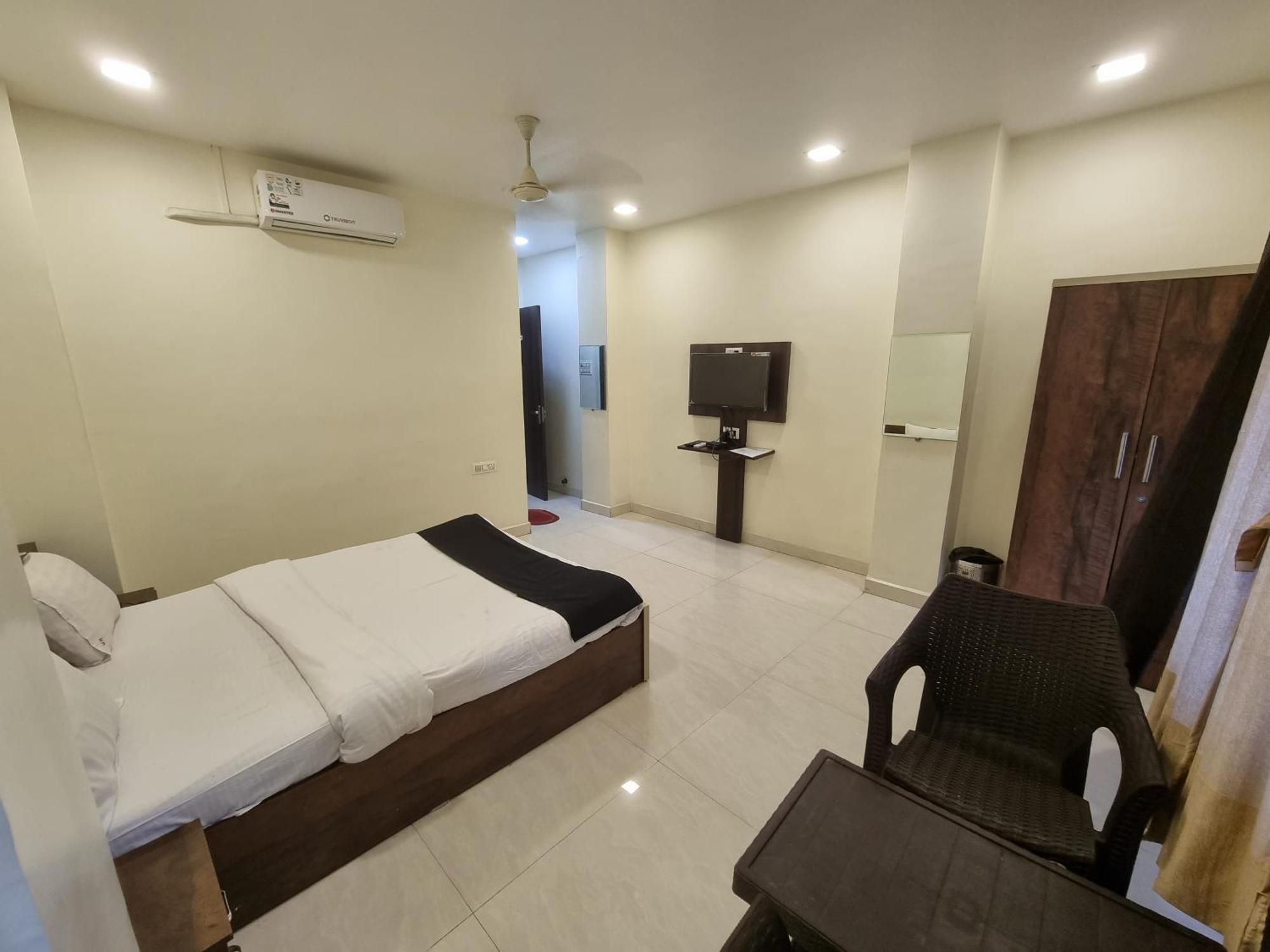 The Living Space Lonavala Exteriér fotografie
