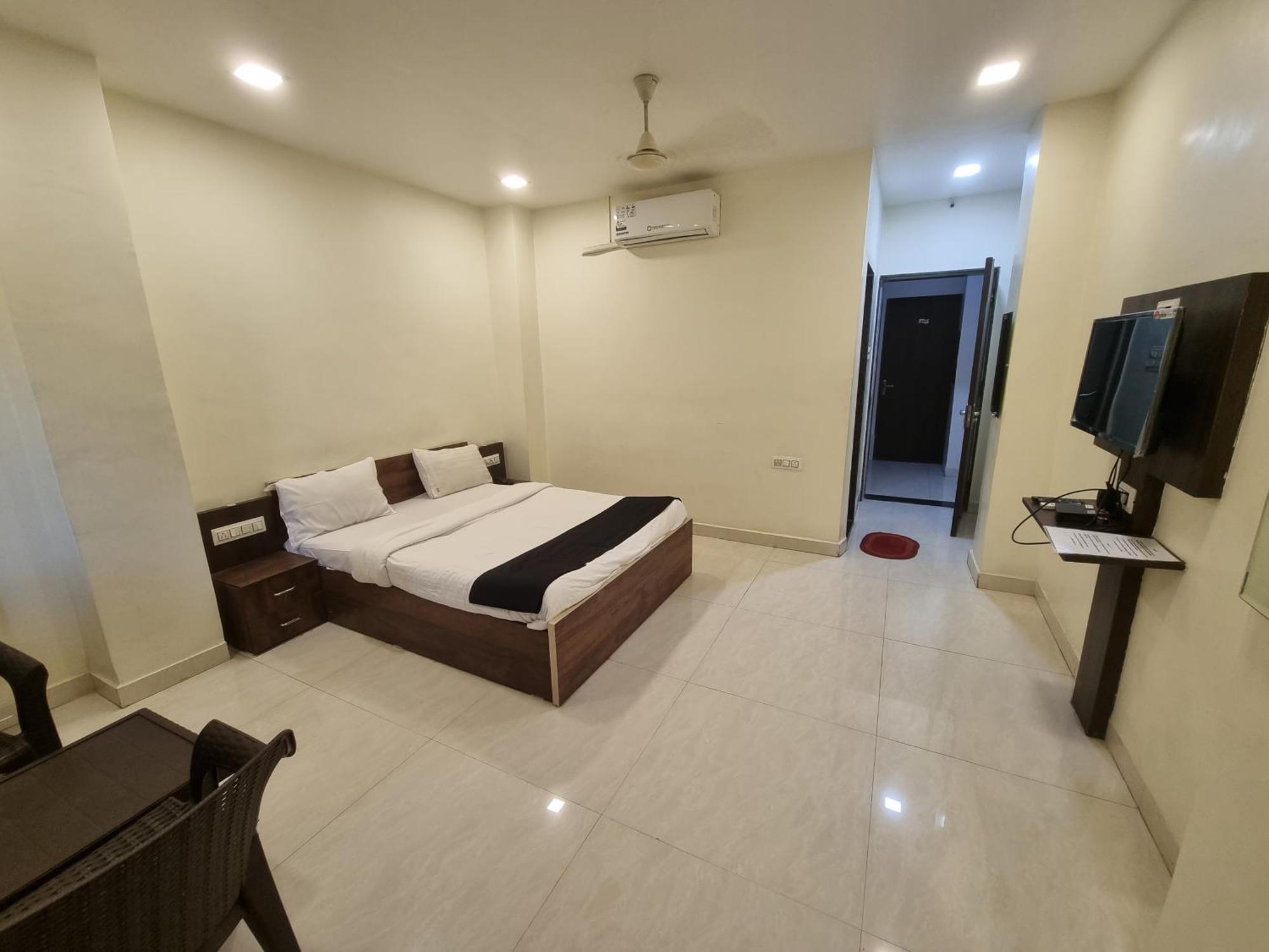 The Living Space Lonavala Exteriér fotografie