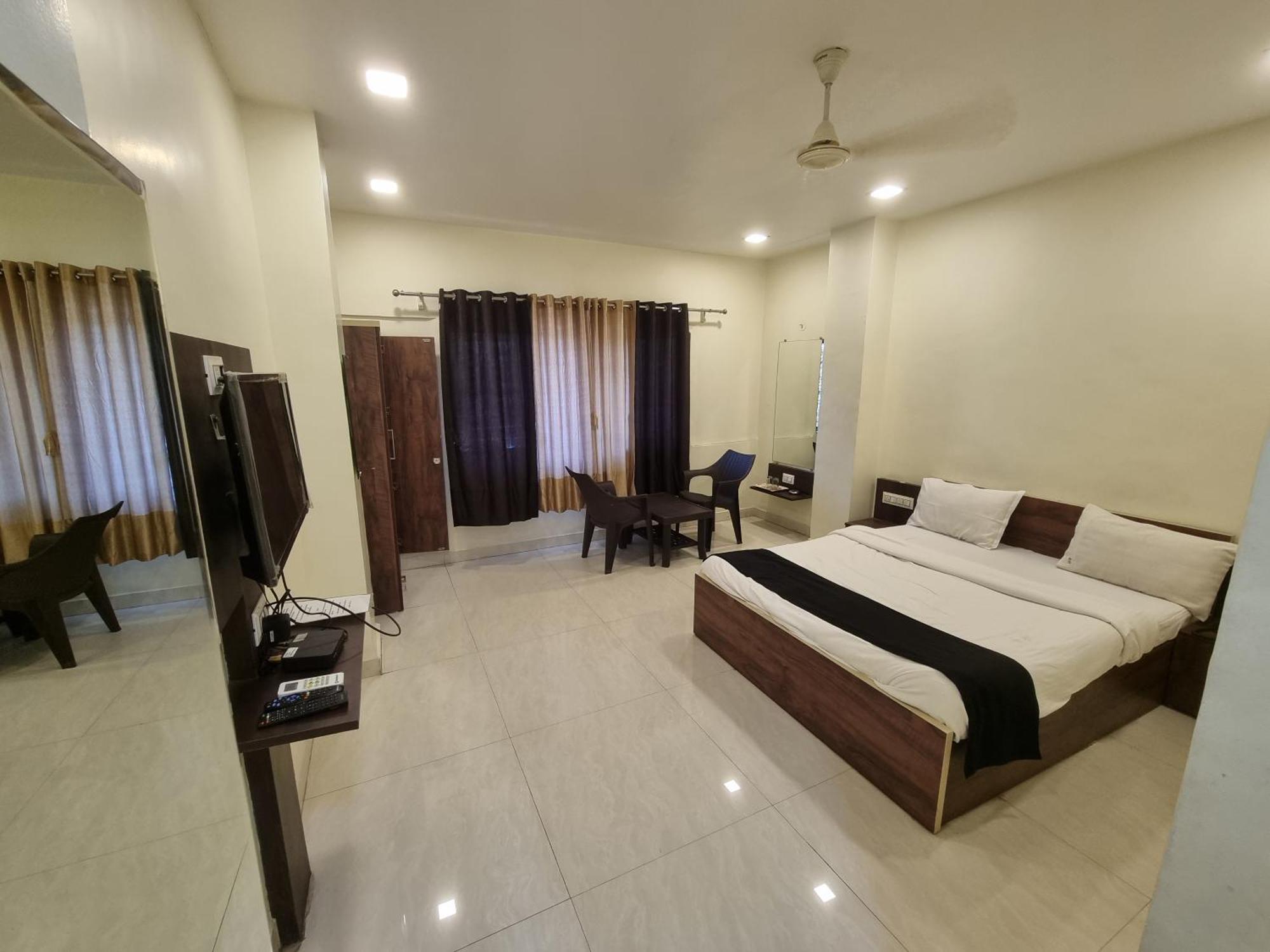 The Living Space Lonavala Exteriér fotografie