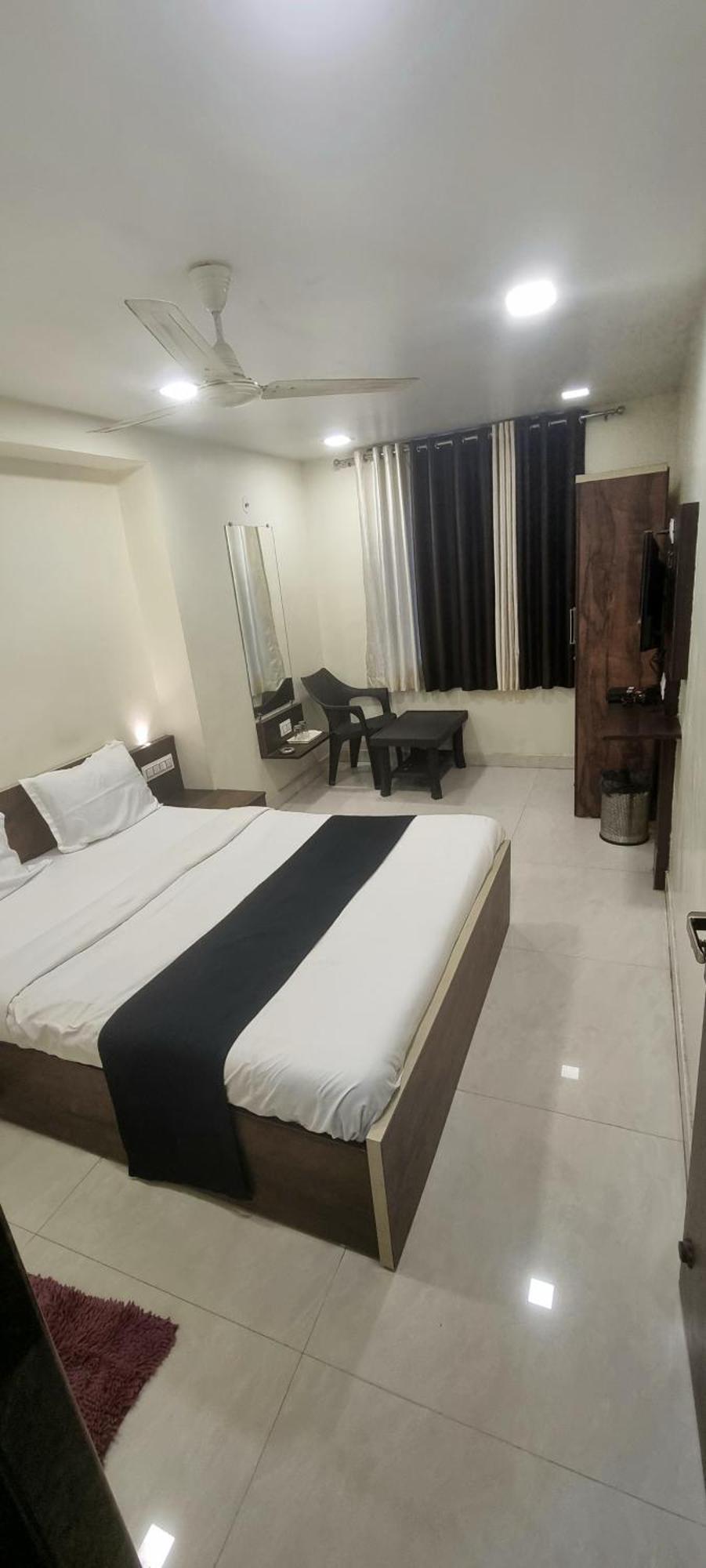 The Living Space Lonavala Exteriér fotografie